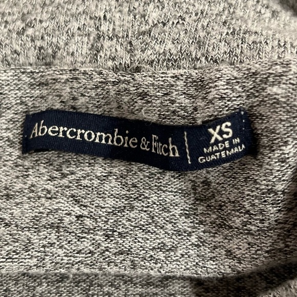 Abercrombie & Fitch Off-The-Shoulder Grey Women’s Sweater Size XS - Picture 3 of 3